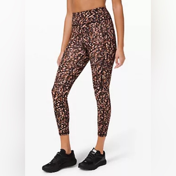 SOLD: LULULEMON 🍋 - Invigorate Leggings - Picture 10 of 11